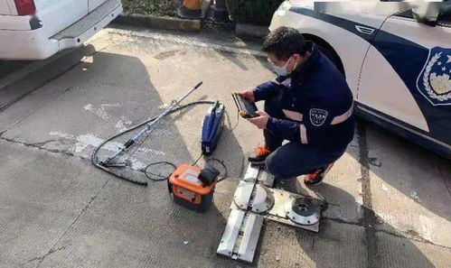 預防大氣污染做好源頭管控，青浦區環境監測站開展機動車尾氣路檢工作